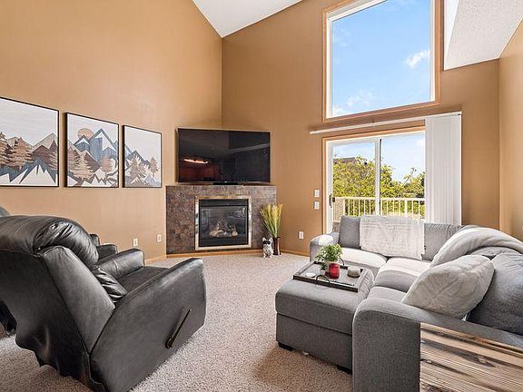 2nd image of 3867 Abercrombie Ln