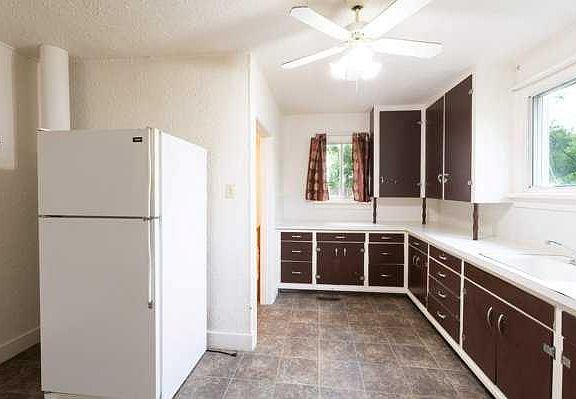4th image of 5304 E 56th St