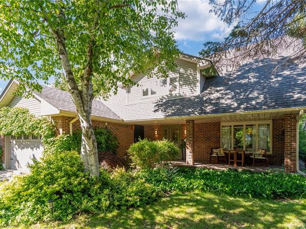 253 McCraney St W, Oakville, ON L6H 3A9