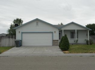 1565 Peregrine Dr, Mountain Home, ID 83647