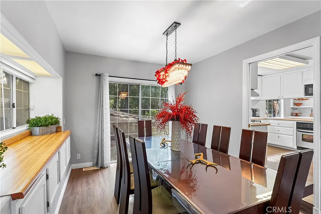 4 bed, 2.5 bath, 2204 sqft, $4,950 — Photo 4