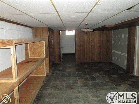 261-839026-basement2.JPG
