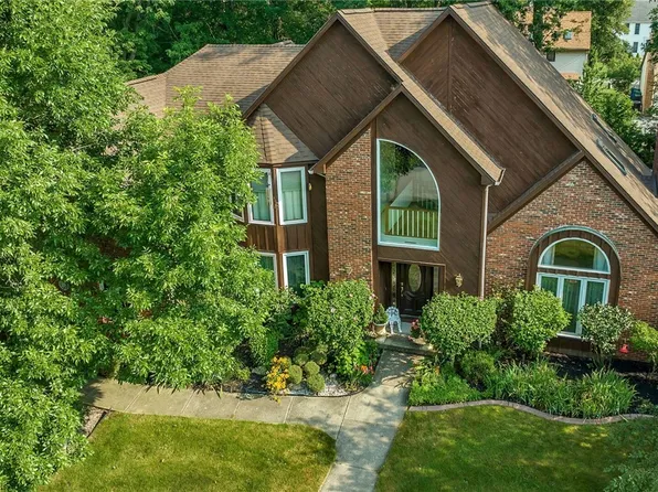 31 Parliament Ct, Getzville, NY 14068