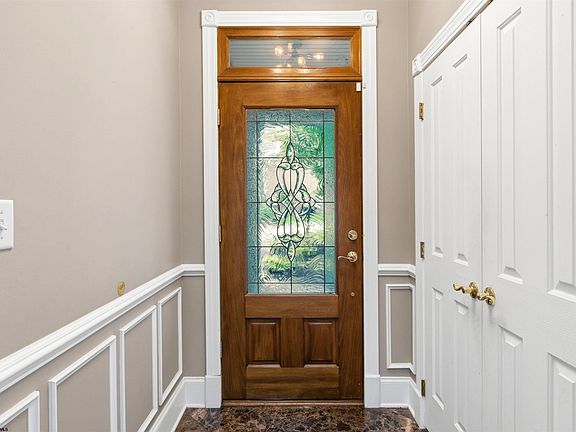 5th image of 932 Suncrest Pl