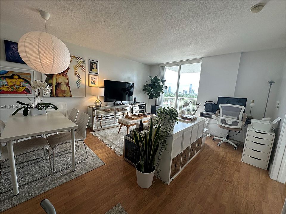1st image of 900 SW 8th St APT 1010