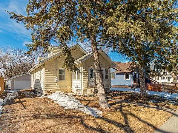 1007 14th St S, Fargo, ND 58103