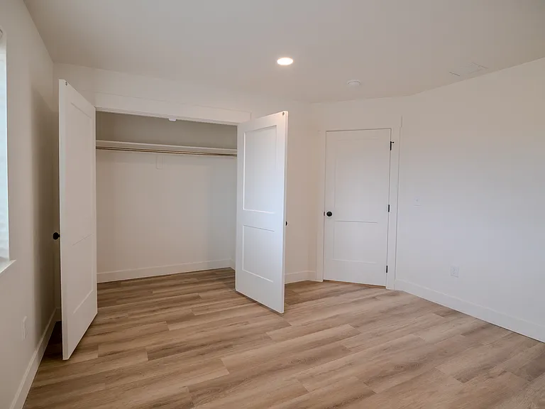 674 E 500 N — Photo 14