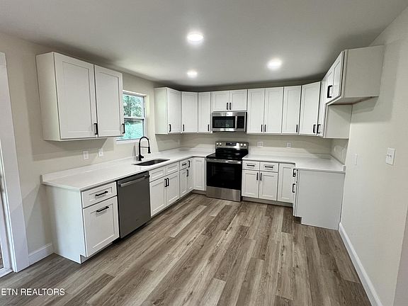 3rd image of 720 Birchbrook Dr