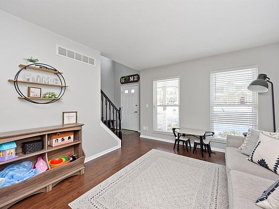 5th image of 725 Fox Creek Ln
