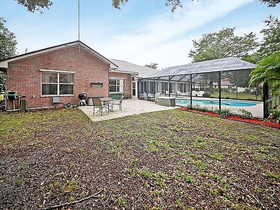 4th image of 119 Barrington Dr