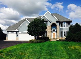 677 Vista Ridge Ln, Shakopee, MN 55379