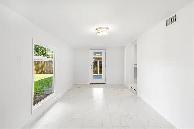 1509 Taft Park — Photo 12