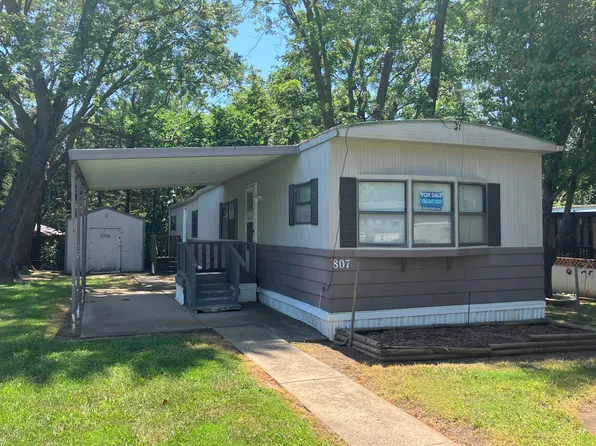 807 SE 42nd St #803, Topeka, KS 66609