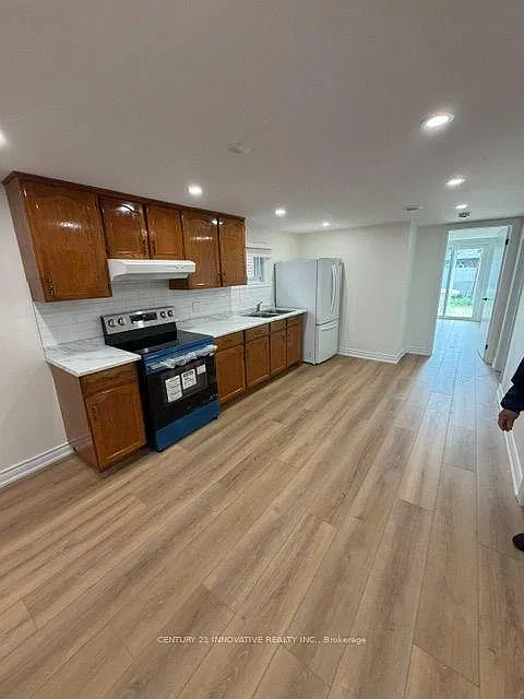 9 Capstan Ct #LOWER LEVEL