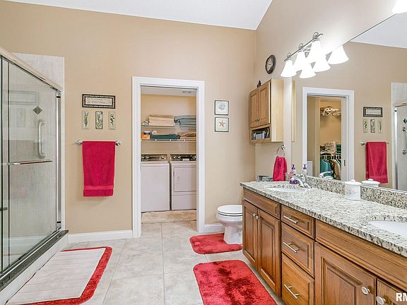3rd image of 2911 Villa Ct