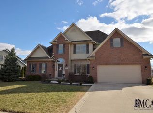 1177 Twin Lakes Dr, Temperance, MI 48182