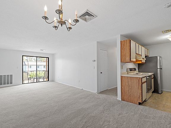 3rd image of 15 Blackstone Dr #21