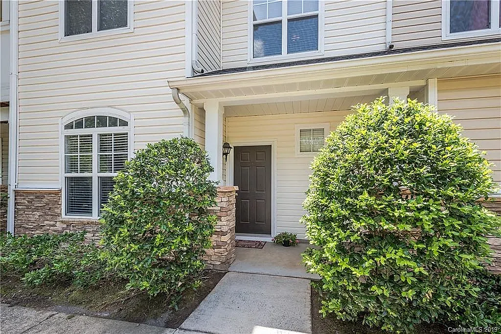3 bed, 2.5 bath, 1414 sqft, $1,900 — Photo 4