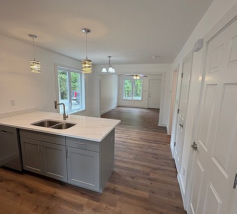 3rd image of 106 Landon Ln