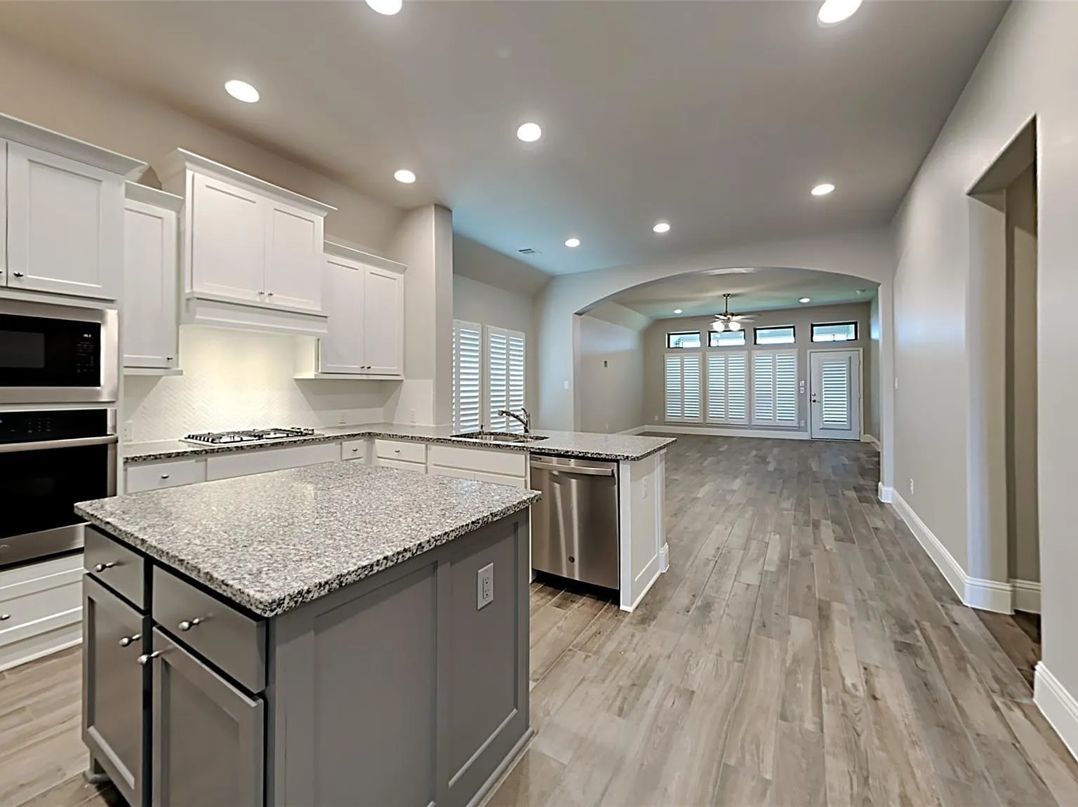 3 bed, 2.0 bath, 2001 sqft, $2,700 — Photo 4