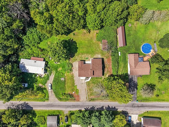 4th image of 245 Pendell Hill Rd
