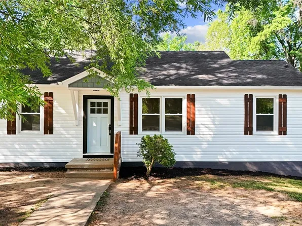 605 Longwood Ave, Farmville, VA 23901