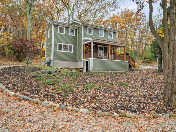 7 School Street, Bayville, NY 11709