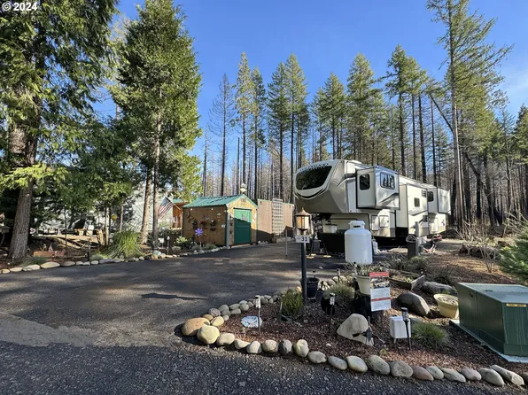 54432 McKenzie Hwy #31, Blue River, OR 97413