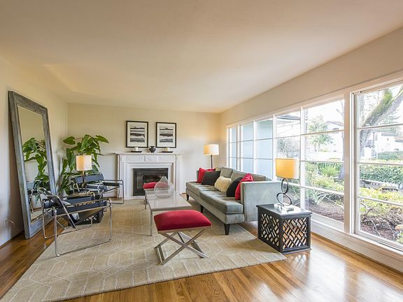 2nd image of 3821 Laguna Ave