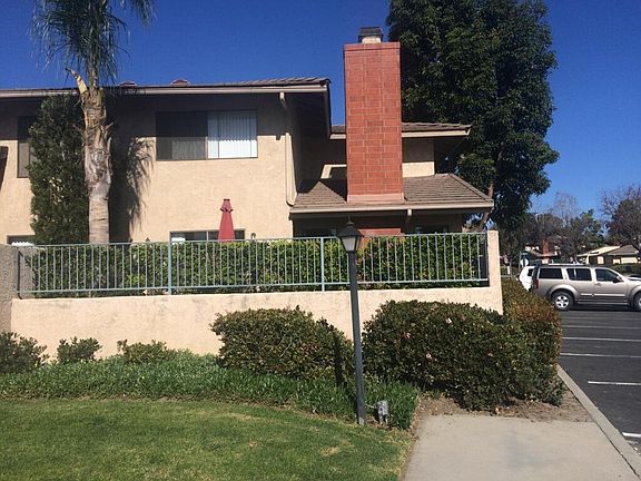 3rd image of 810 Sandberg Ln