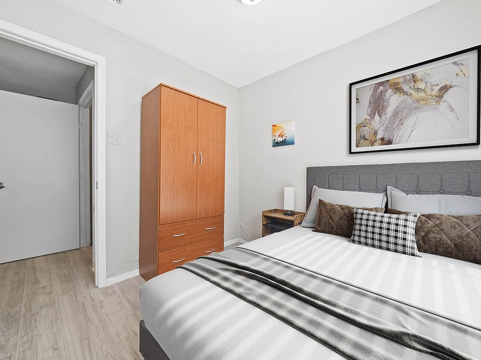 Please note that this photo has been virtually staged, not all furnishings seen will be included in your room when you arrive