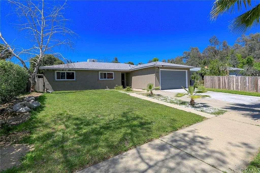 3285 Phoenix Way photo 1