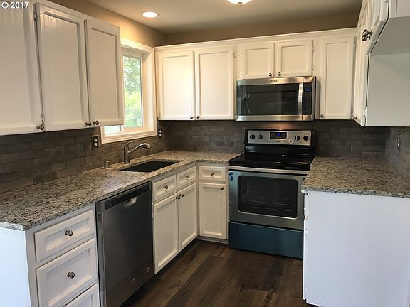 5th image of 12420 NE 75th St
