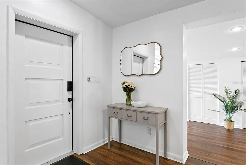 3 bed, 2.0 bath, 1475 sqft, $4,600 — Photo 3