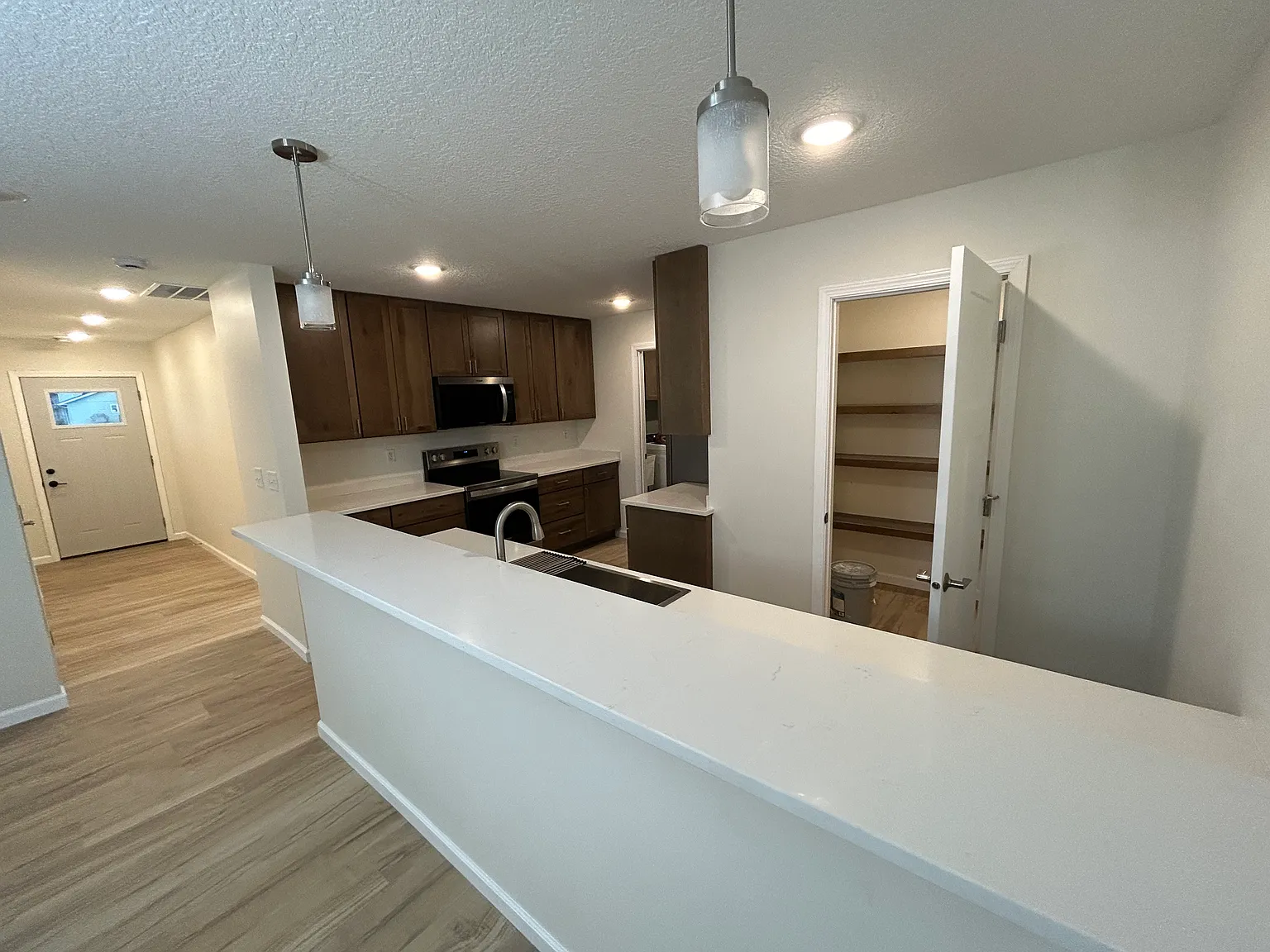 3 bed, 2102 sqft, $1,900 — Photo 3