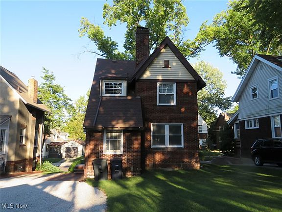 3rd image of 568 Saint Leger Ave