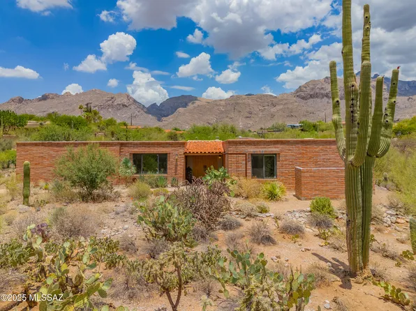 6860 N Solaz Tercero, Tucson, AZ 85718