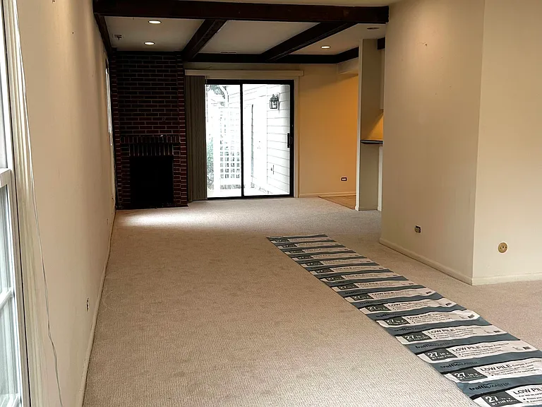 Living room dining room chimney facing Sputh