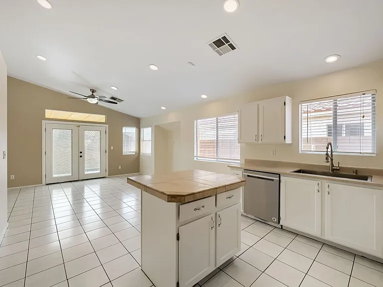 5900 Round Castle St — Photo 7