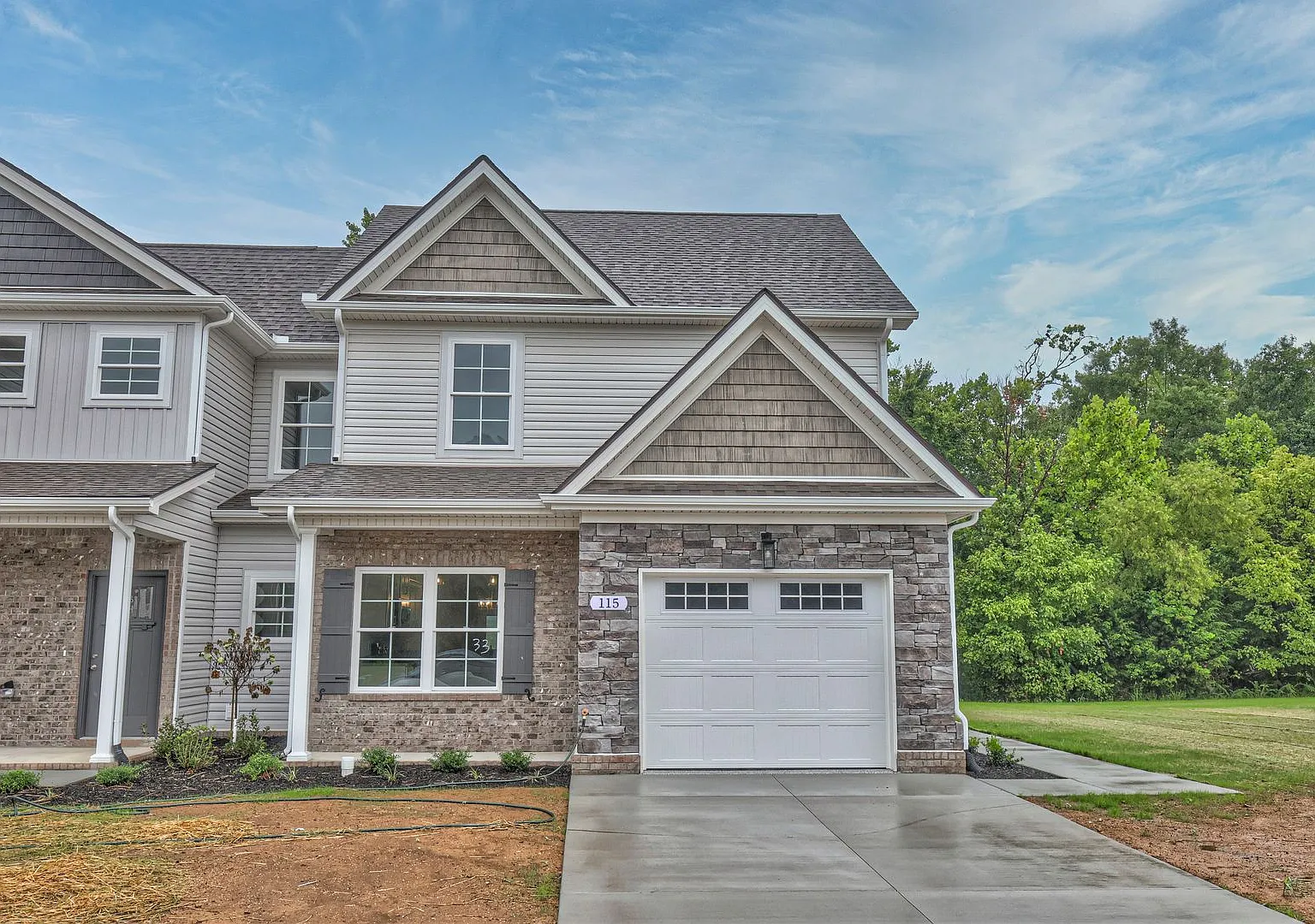 Like New Stunning 3 Bed 2.5 Bath In Manchester! — Photo 1