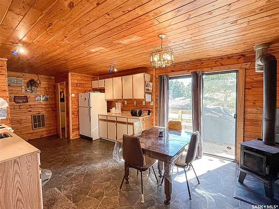 3rd image of 33 Birch Cres