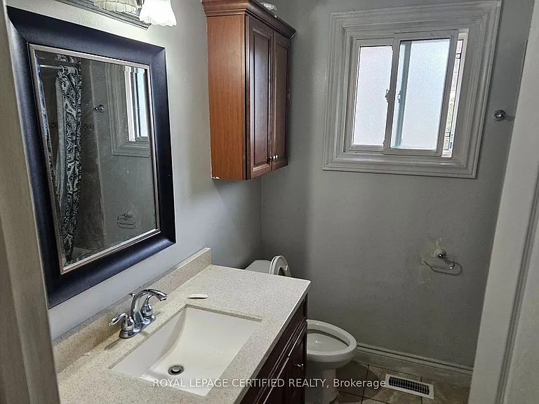 290 Balmoral Ave N — Photo 16