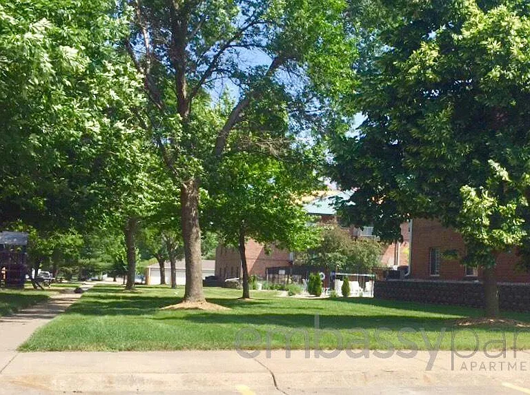 Embassy Park Apartments — Photo 11
