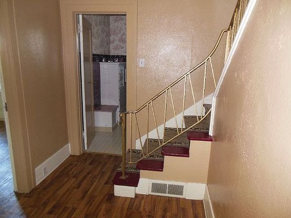 4th image of 3825 Tacoma Ave S