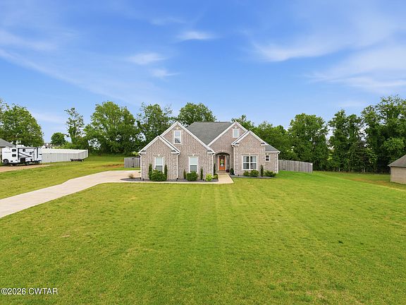 3rd image of 460 Connor Ln