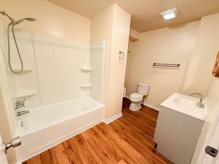 2035 N Graham Ave — Photo 14