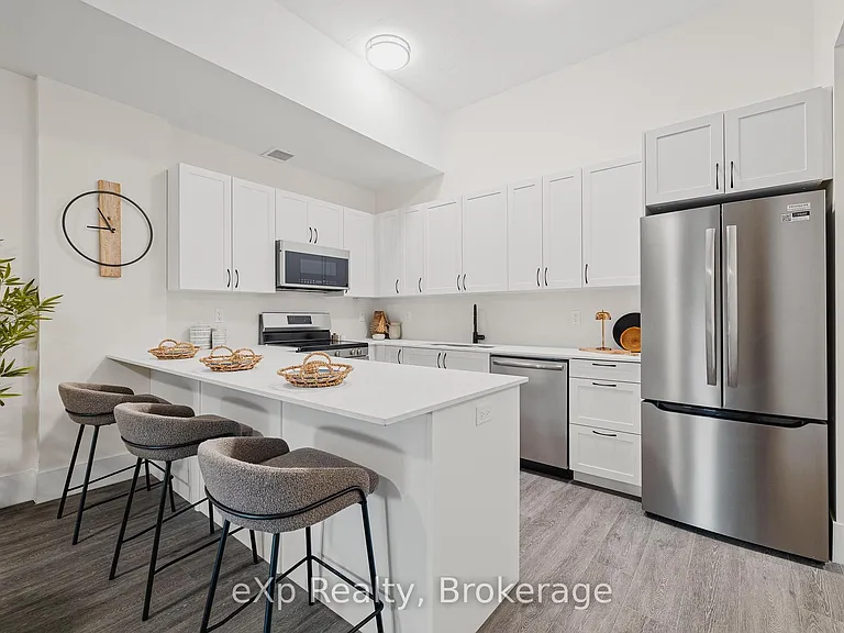 223 10th St #203 — Photo 5
