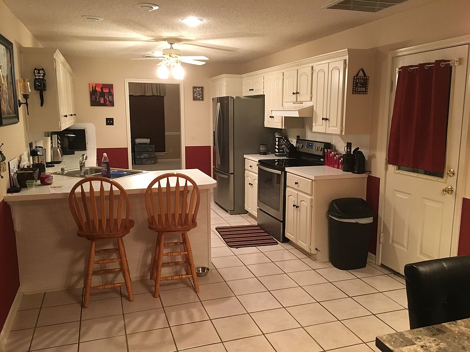 1st image of 1101 Foxwood Dr