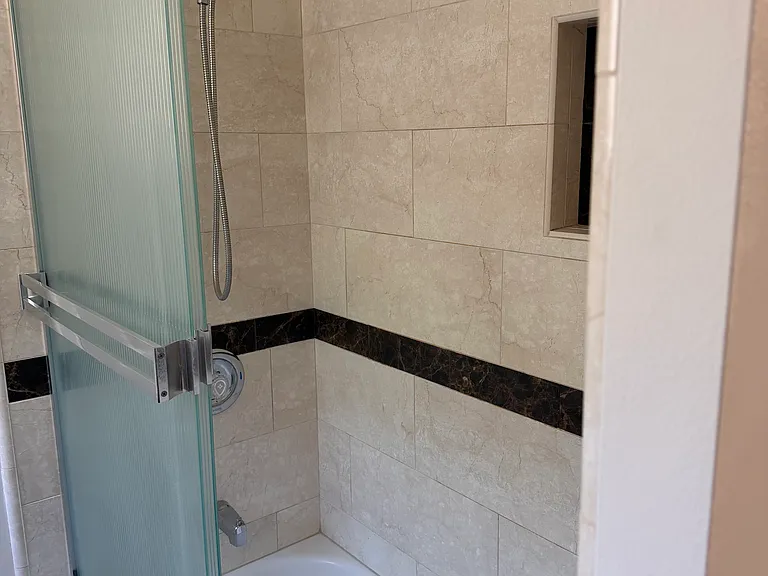 Hallway bathroom tub & shower