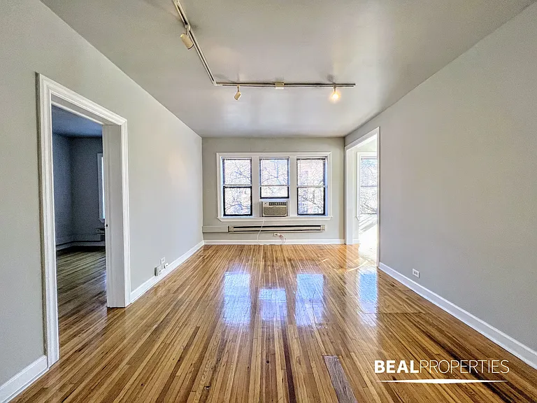 3720-28 N Pine Grove Ave — Photo 38